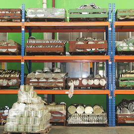 industrial heavy duty storage shelves with wood board / cargo cage / pallet