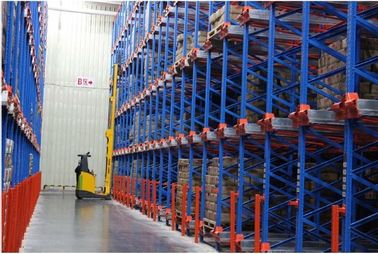 Food industry pallet shuttle racking system with forklift truck / shuttle machines