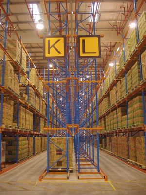 Buy 4000kg Height Density Narrow Aisle Pallet Racking For Warehouse Storage online manufacture