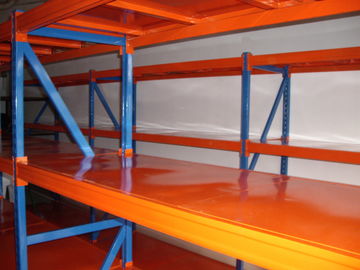 500kg manual operation longspan medium duty shelving with wood shelves