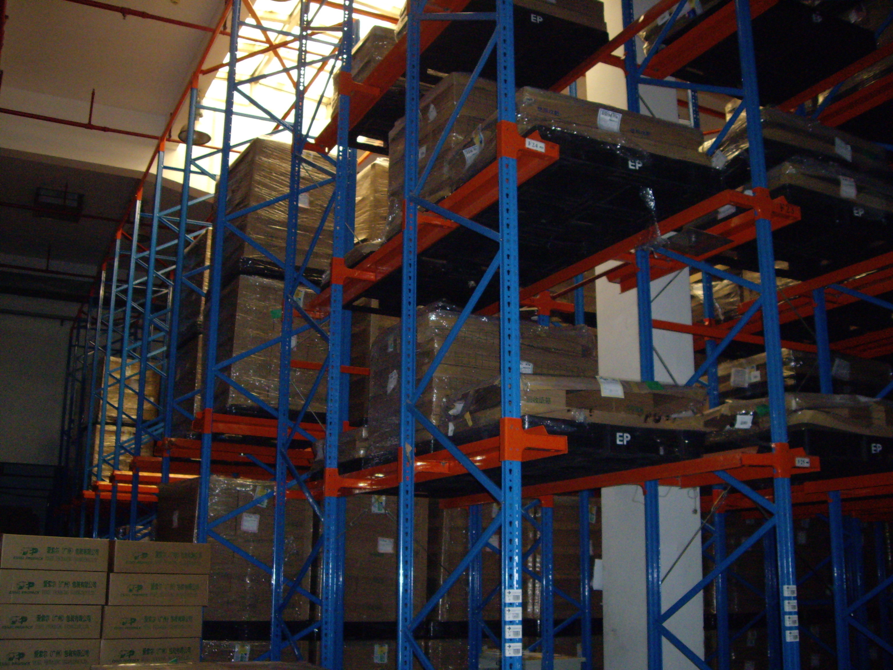 one access aisle Drive in industrial pallet racks for warehouse storage ...